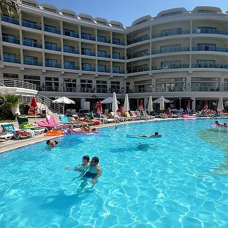 Pineta Park Deluxe Отель