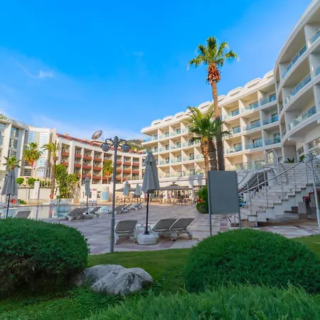 Pineta Park Deluxe 5* 马尔马里斯