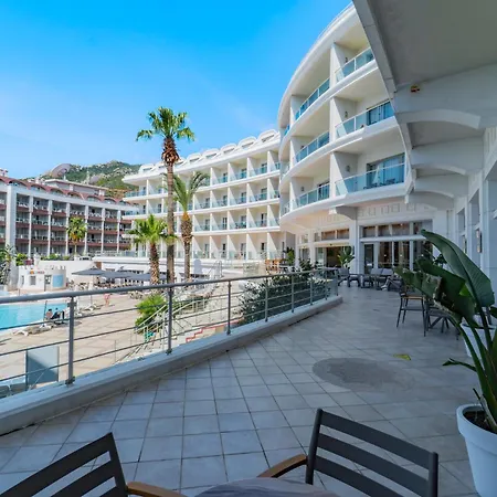 Pineta Park Deluxe Hotell 5*