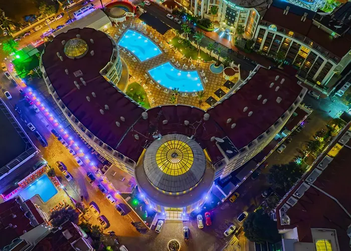 Pineta Park Deluxe מלון