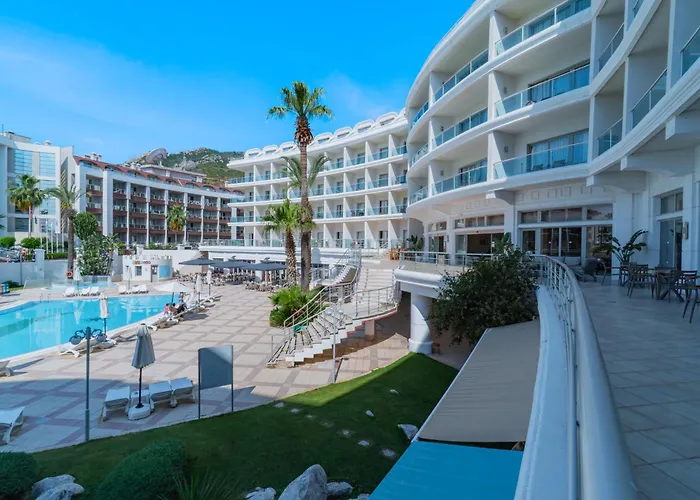 מלון Pineta Park Deluxe