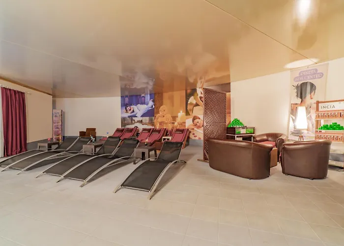 מלון Pineta Park Deluxe 5*