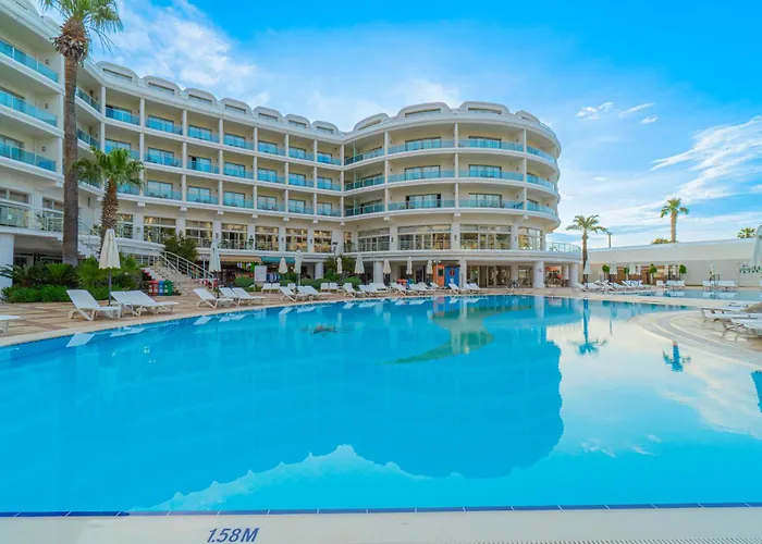 Pineta Park Deluxe 5* מרמריס