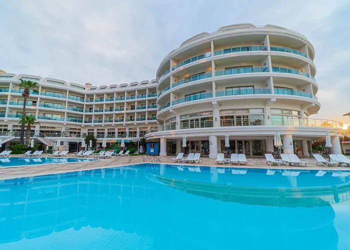 Pineta Park Deluxe 5* 말마리스